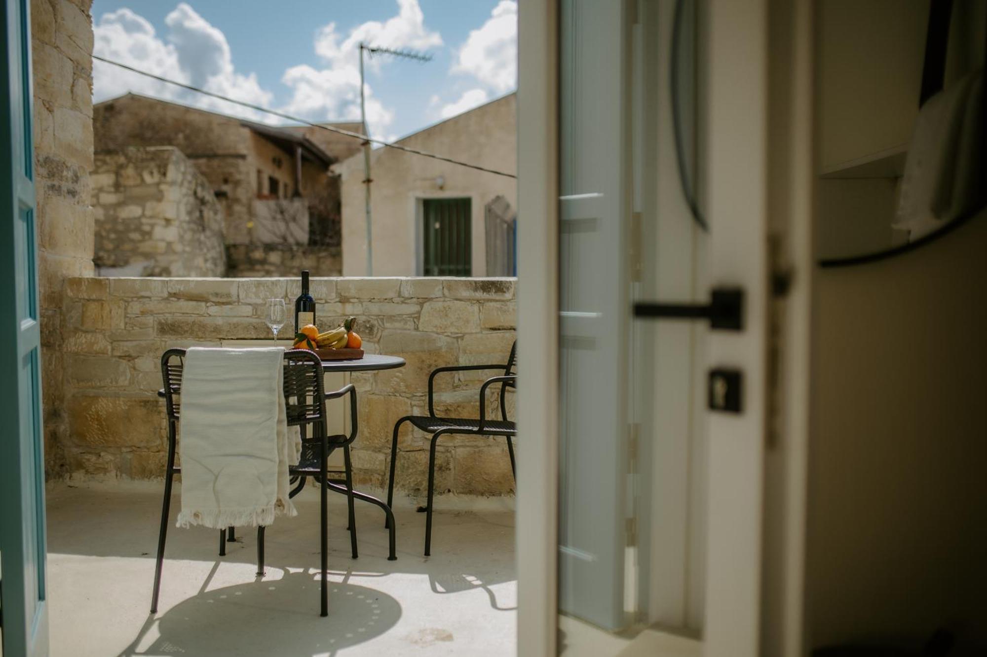 Smaragda'S Guest Rooms Limasol Buitenkant foto